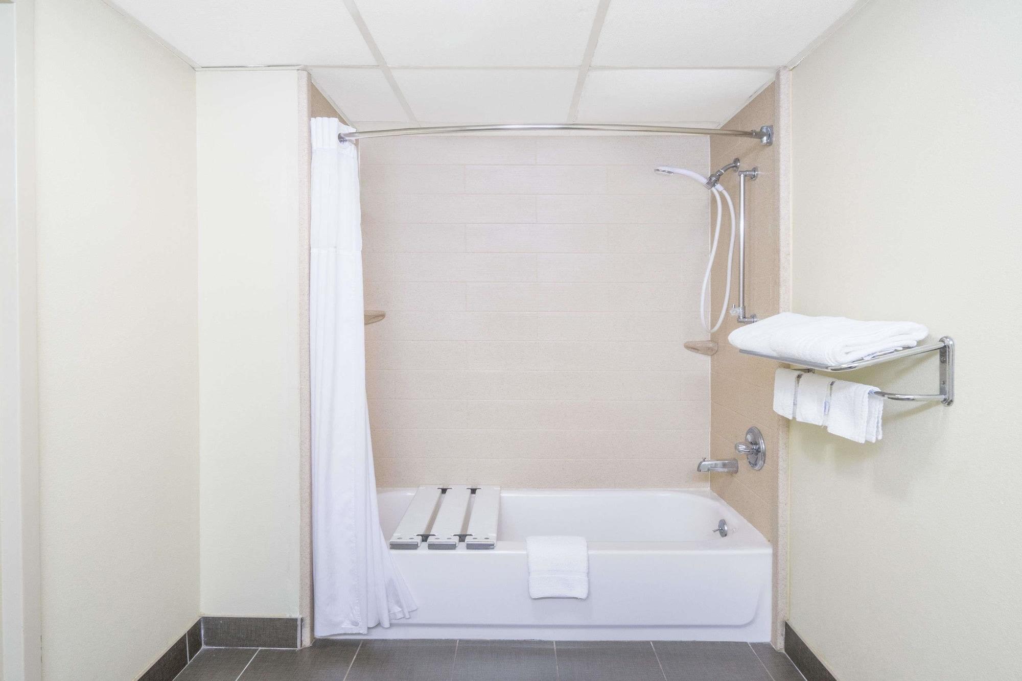 Days Inn By Wyndham Oak Grove/Ft. Campbell Buitenkant foto