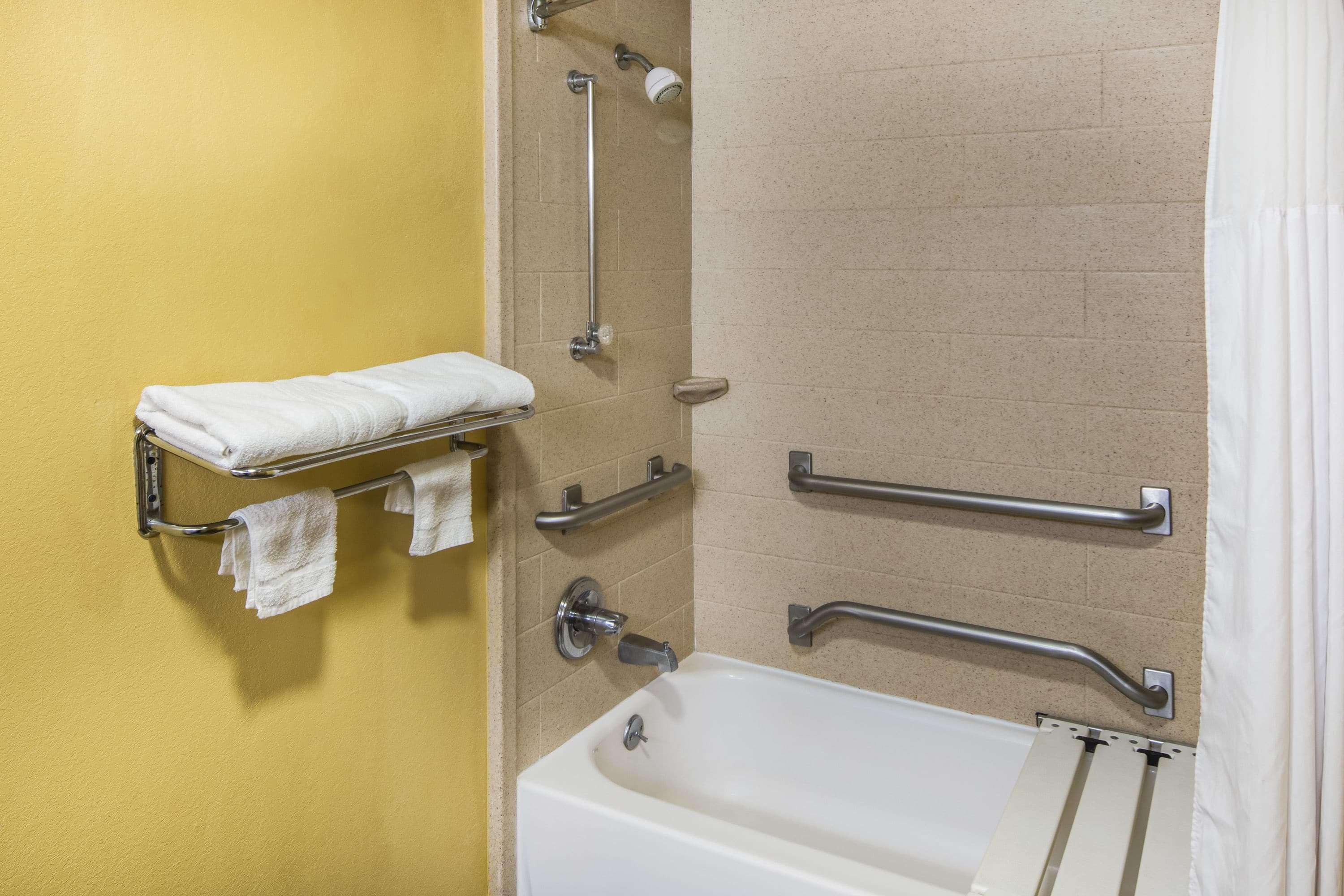 Days Inn By Wyndham Oak Grove/Ft. Campbell Buitenkant foto
