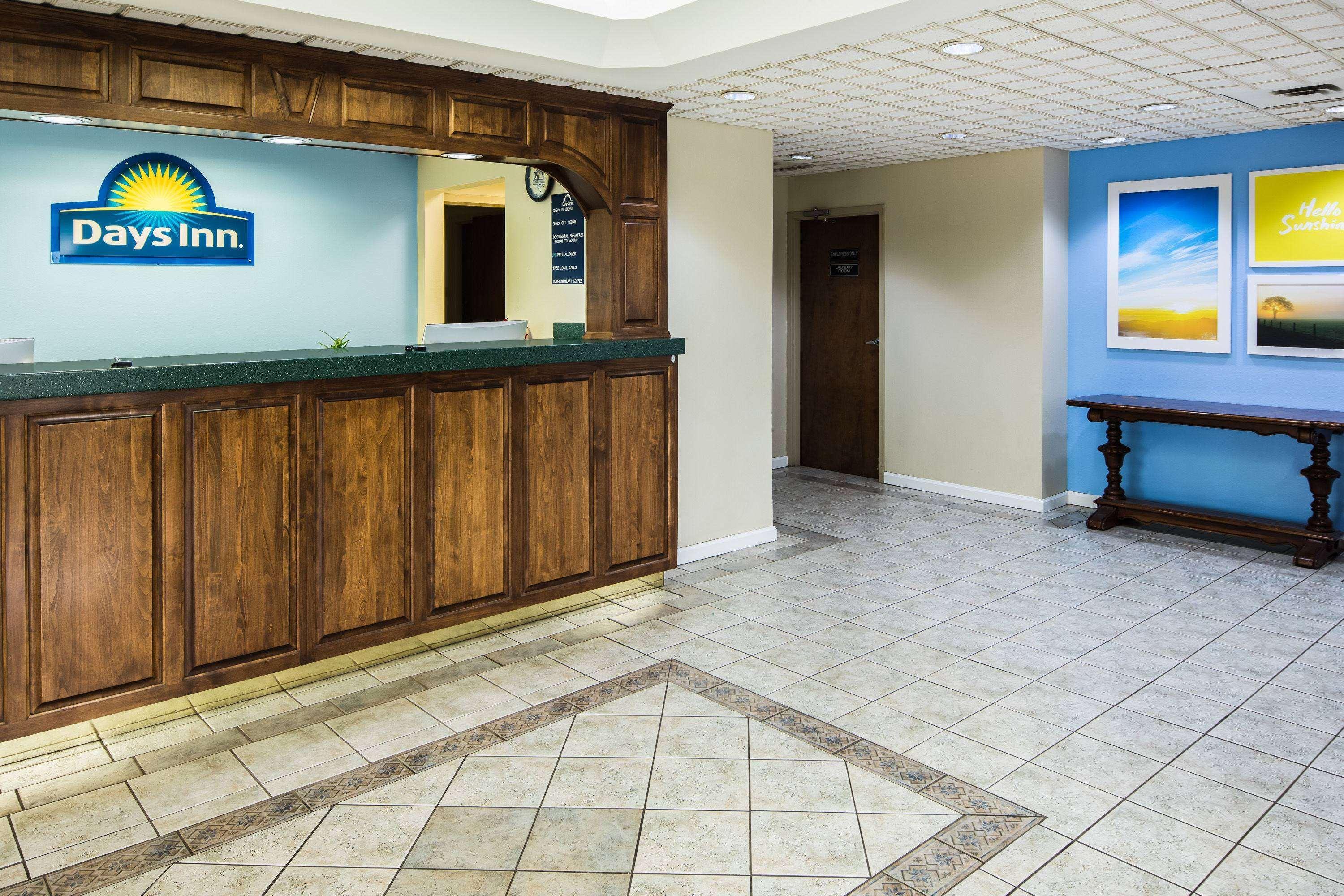 Days Inn By Wyndham Oak Grove/Ft. Campbell Buitenkant foto