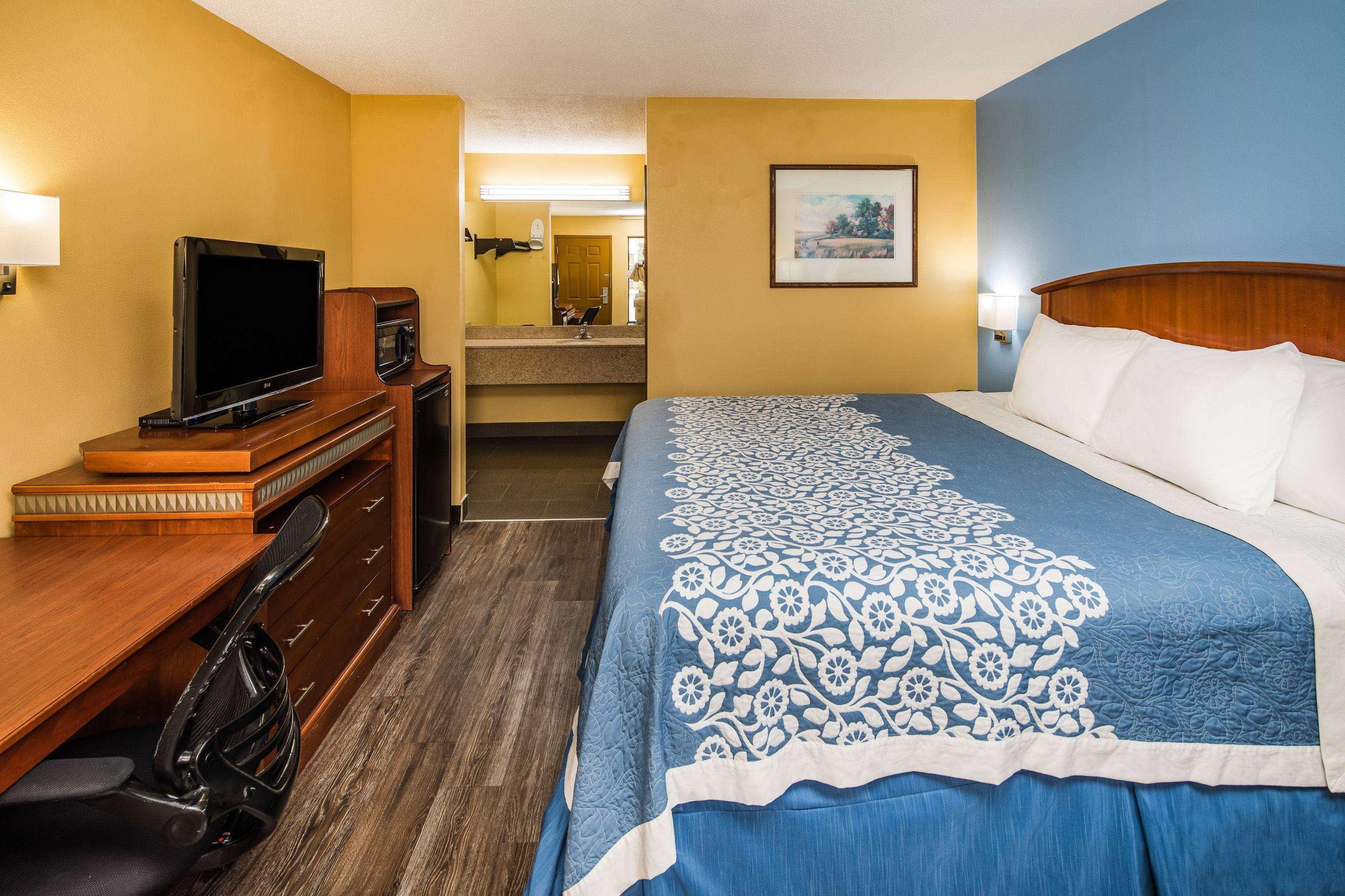 Days Inn By Wyndham Oak Grove/Ft. Campbell Buitenkant foto
