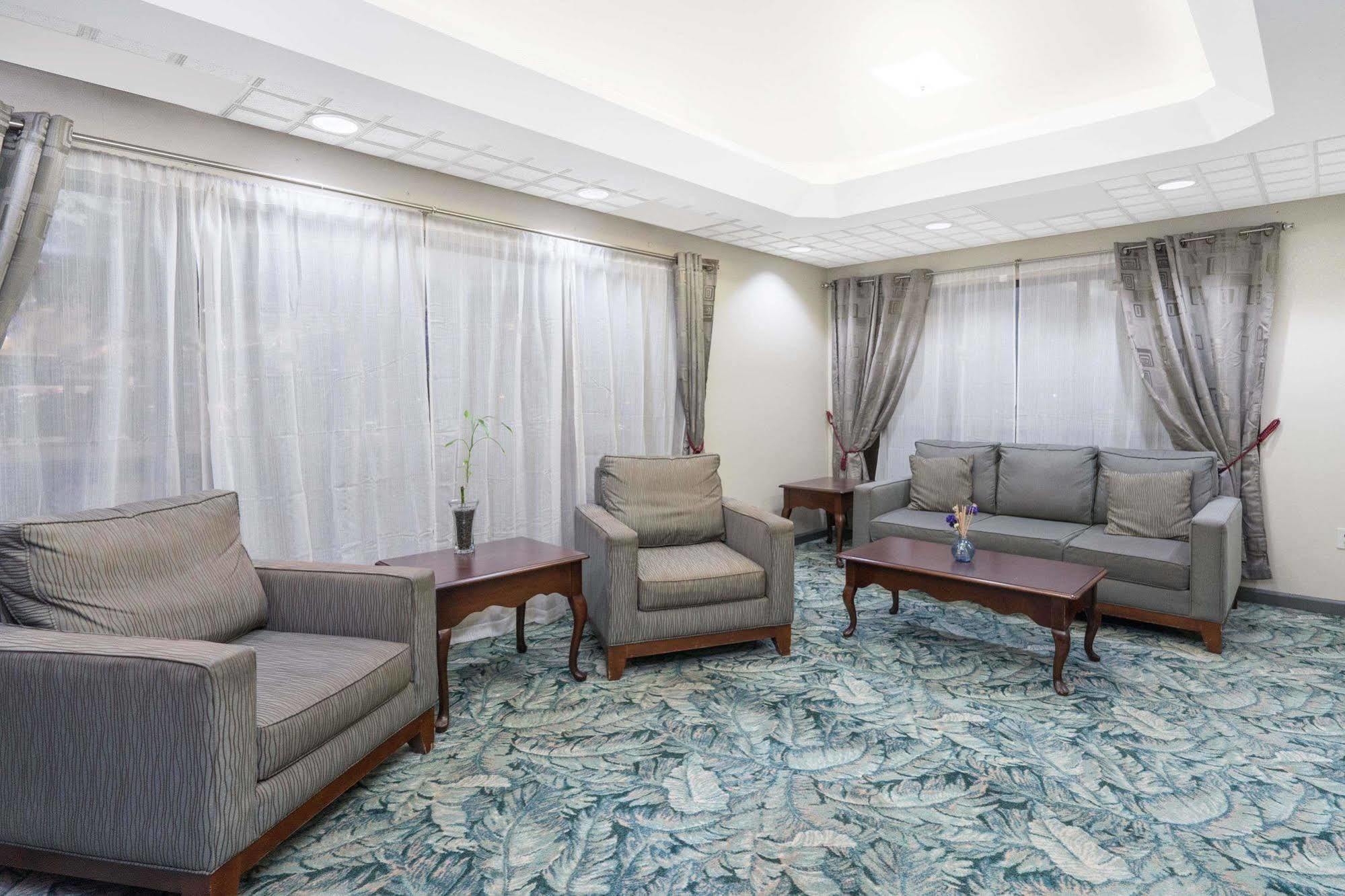 Days Inn By Wyndham Oak Grove/Ft. Campbell Buitenkant foto