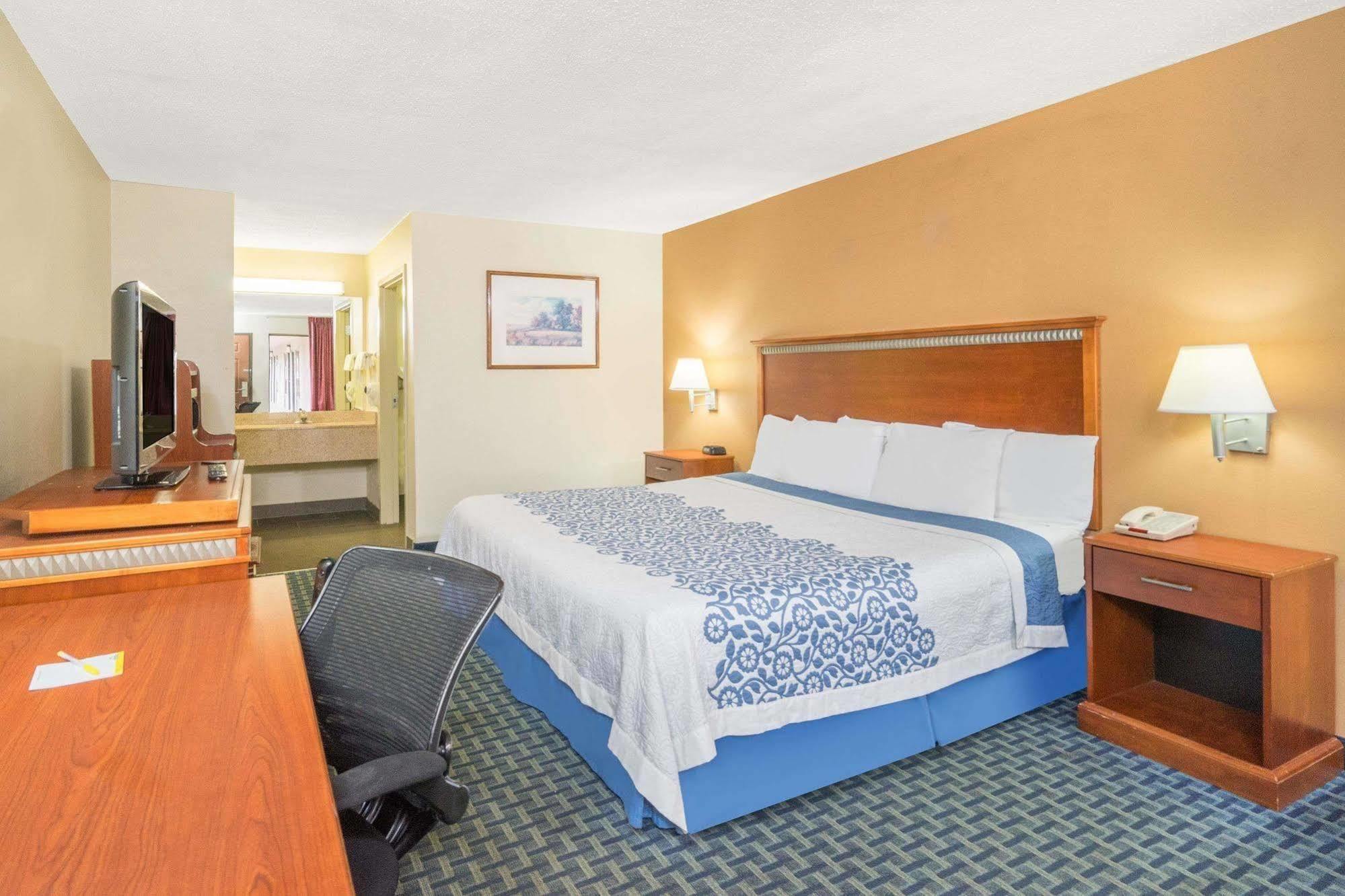 Days Inn By Wyndham Oak Grove/Ft. Campbell Buitenkant foto