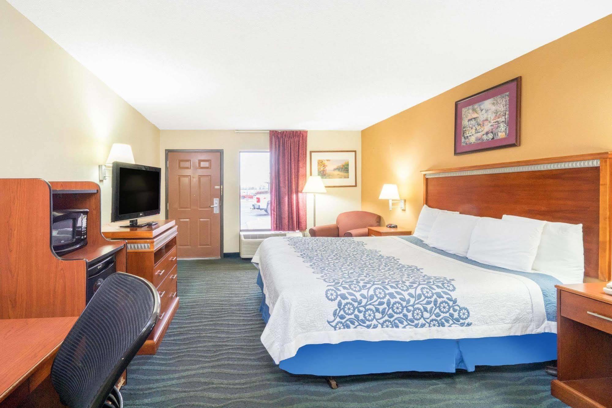 Days Inn By Wyndham Oak Grove/Ft. Campbell Buitenkant foto