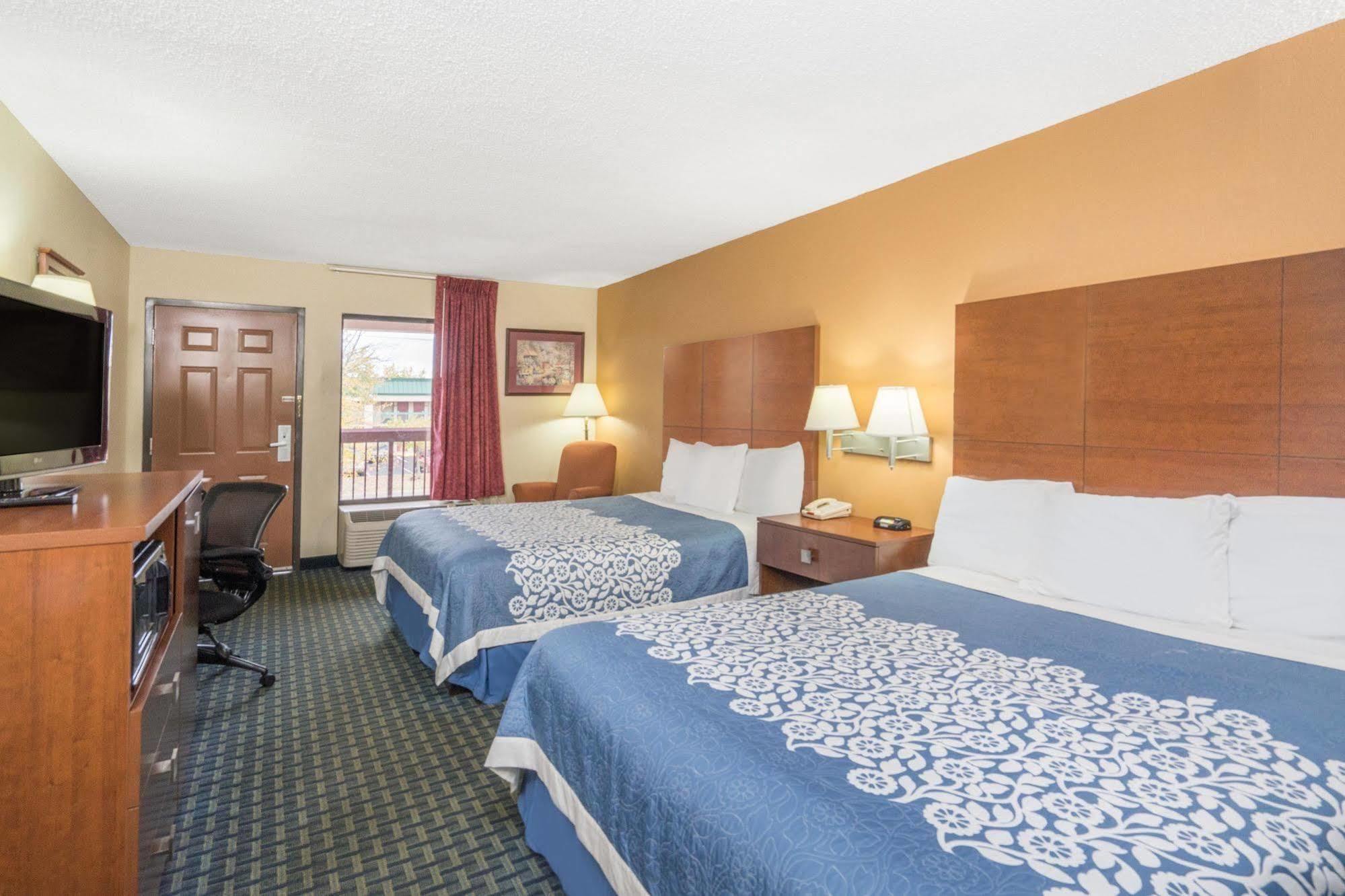 Days Inn By Wyndham Oak Grove/Ft. Campbell Buitenkant foto