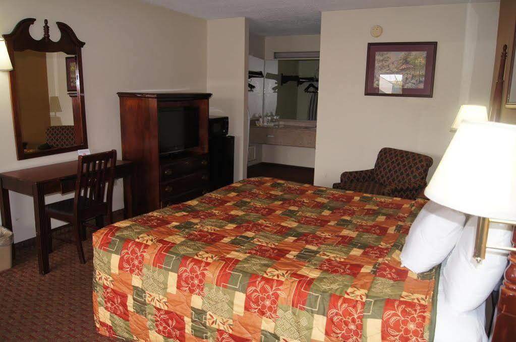 Days Inn By Wyndham Oak Grove/Ft. Campbell Buitenkant foto