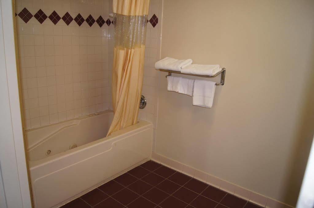 Days Inn By Wyndham Oak Grove/Ft. Campbell Buitenkant foto