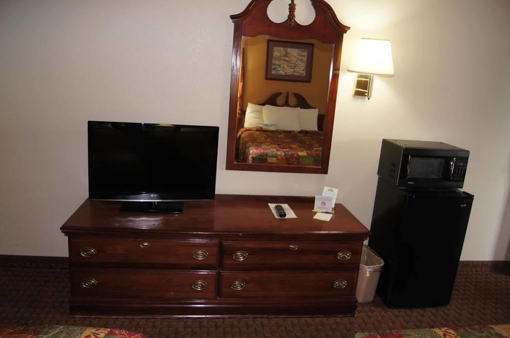 Days Inn By Wyndham Oak Grove/Ft. Campbell Buitenkant foto
