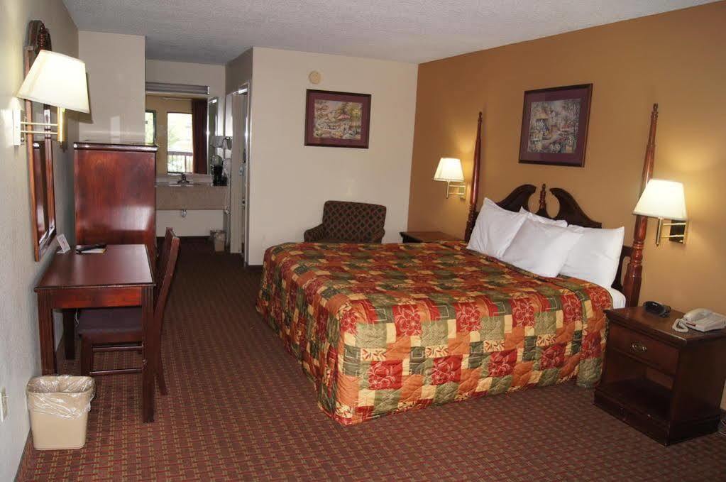 Days Inn By Wyndham Oak Grove/Ft. Campbell Buitenkant foto