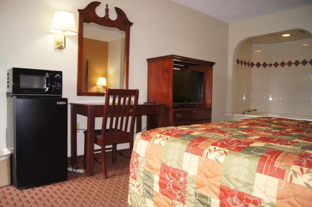 Days Inn By Wyndham Oak Grove/Ft. Campbell Buitenkant foto